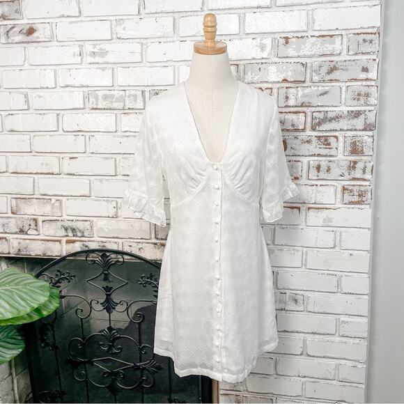ModCloth Daytime Darling White Sheer Short-sleeve Vneck Button Down Mini Dress 8 - Picture 1 of 13